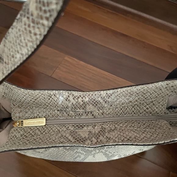 Leopard print Michael Kors purse - Picture 4 of 5